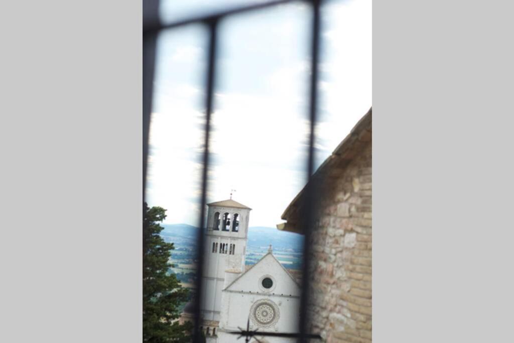 Francesco House Family Apartment อัสซิซี ภายนอก รูปภาพ